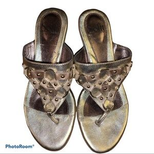 NWOB Sofft Gold Metallic Leather Sandals size 8